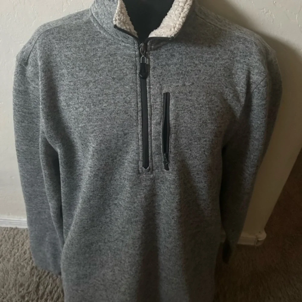Men’s pre own as is PGA tour pullover quarter zip pocket size L large